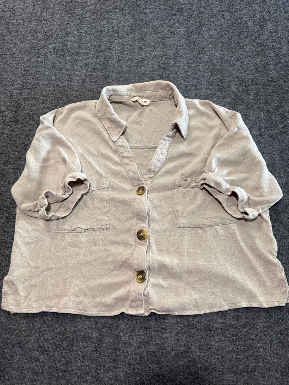 Light Taupe Button-Front Shirtā Cropped